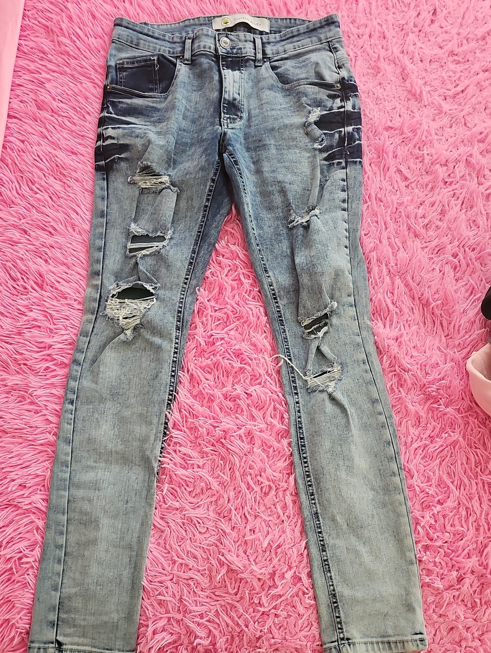 Distressed Light Blue Women’s Skinny Jeans